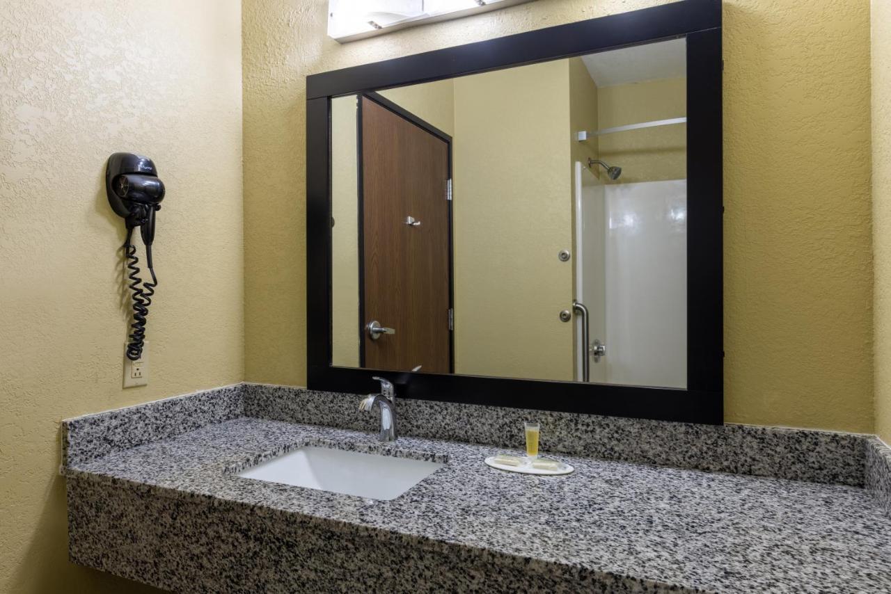 מלון Super 8 By Wyndham Nixa/Springfield Area מראה חיצוני תמונה